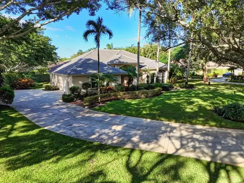 9923 SE Oak Tree Terrace Tequesta FL 33469