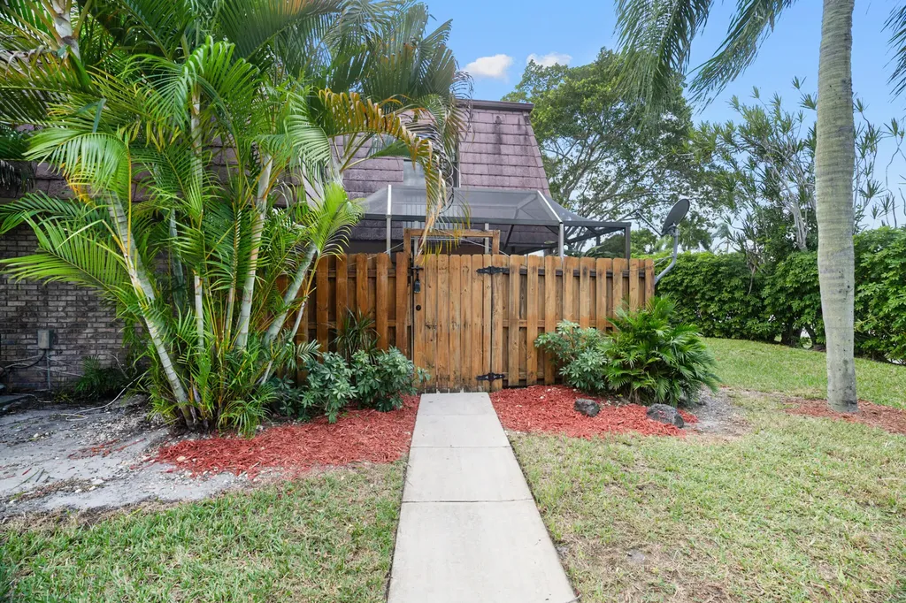 7690 Courtyard Run W Boca Raton FL 33433