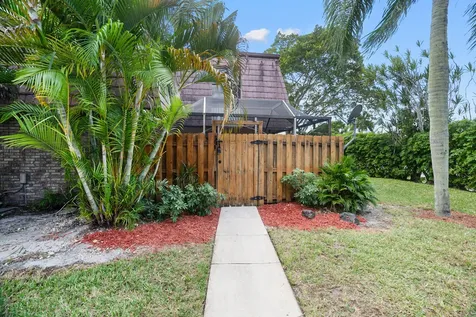 7690 Courtyard Run W Boca Raton FL 33433