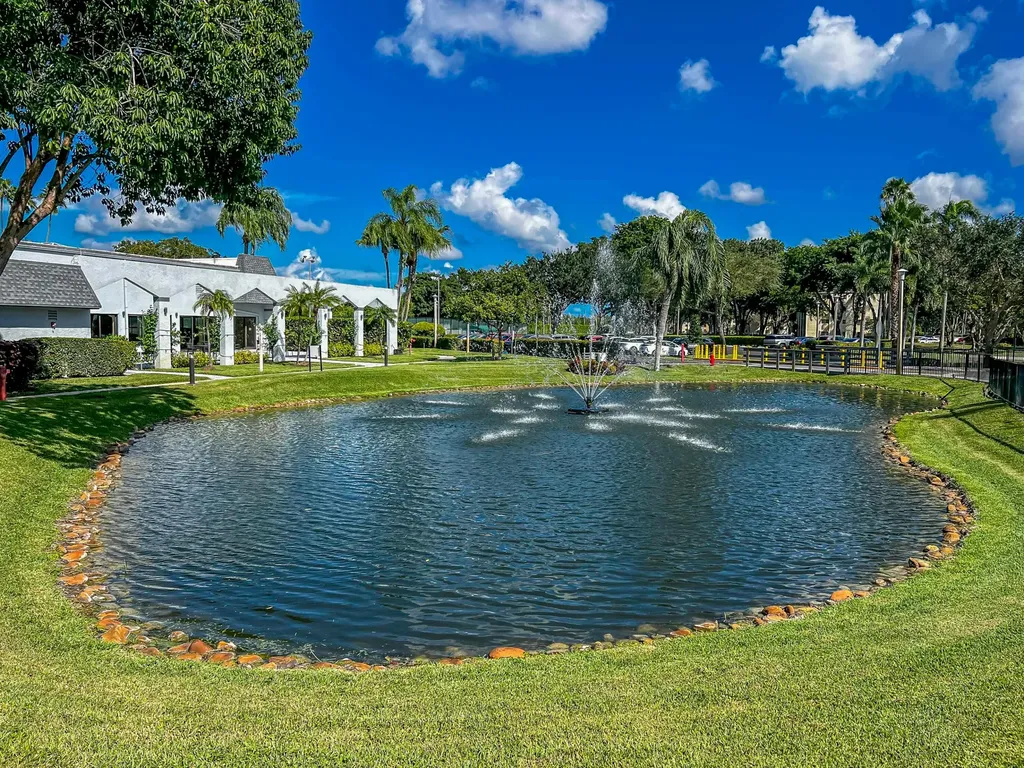 6865 Huntington Lane Delray Beach FL 33446