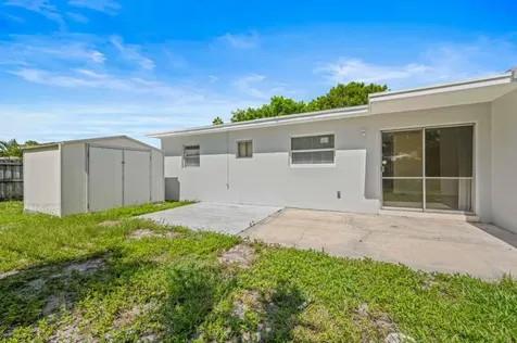 2213 2nd Street SW Vero Beach FL 32962