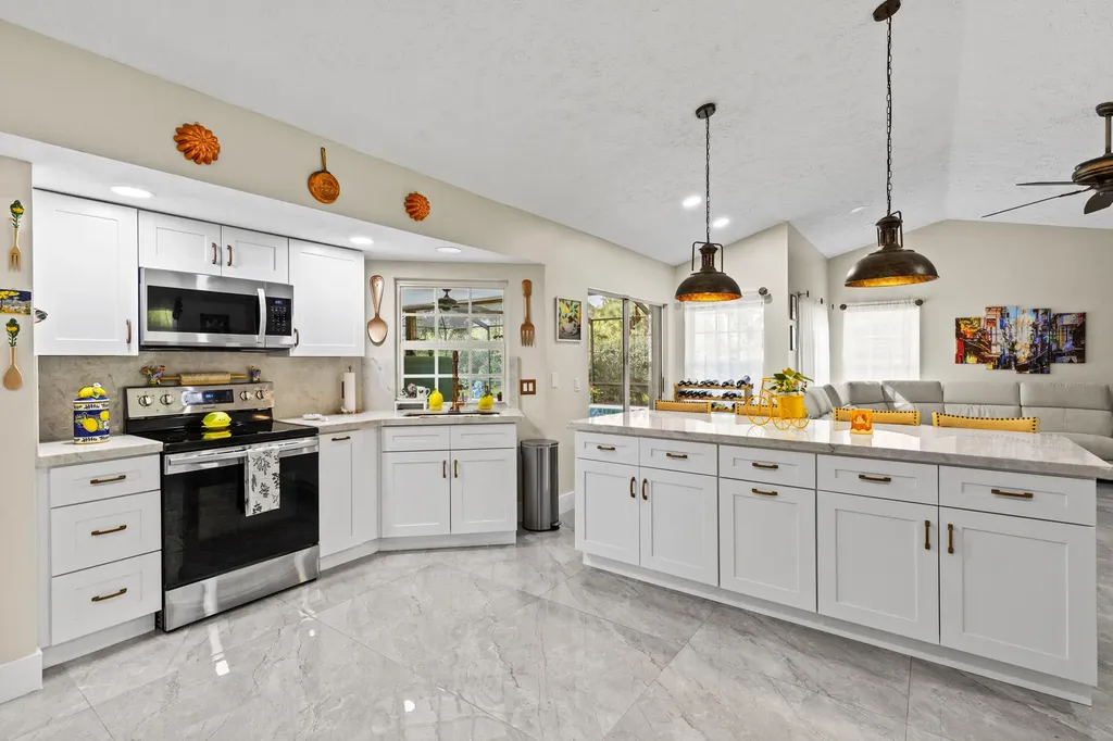 1402 SW Bent Pine Cove Port St Lucie FL 34986