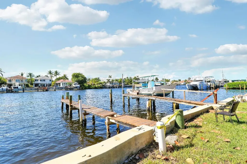 2031 Melody Lane Palm Beach Gardens FL 33410
