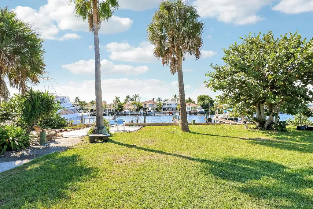 2031 Melody Lane Palm Beach Gardens FL 33410