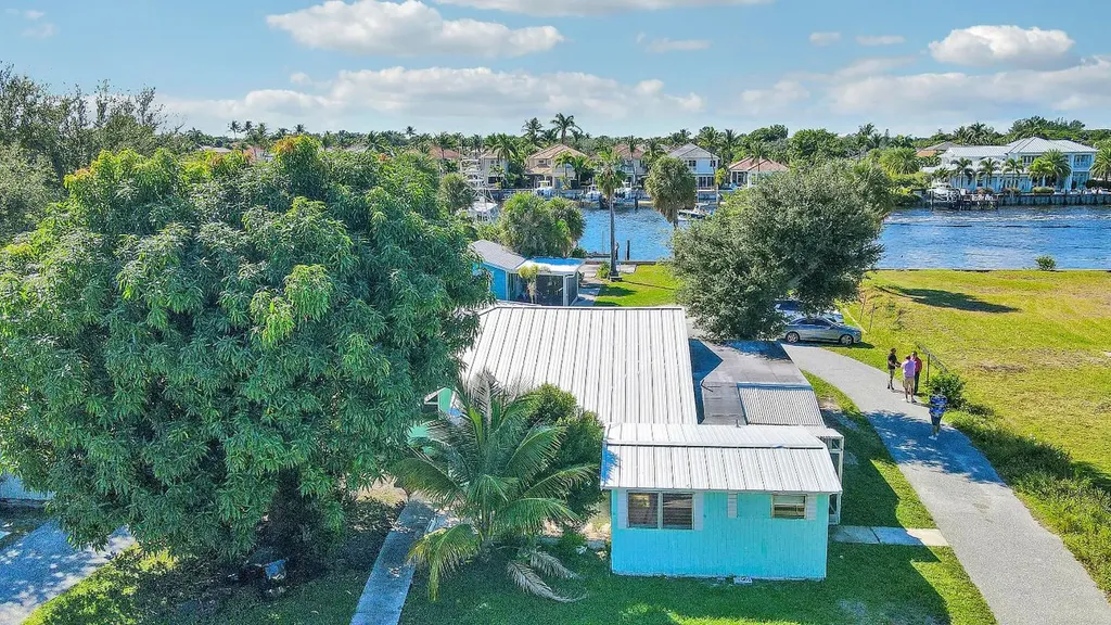 2031 Melody Lane Palm Beach Gardens FL 33410