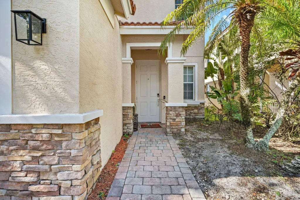 1003 NW Leonardo Circle Port St Lucie FL 34986