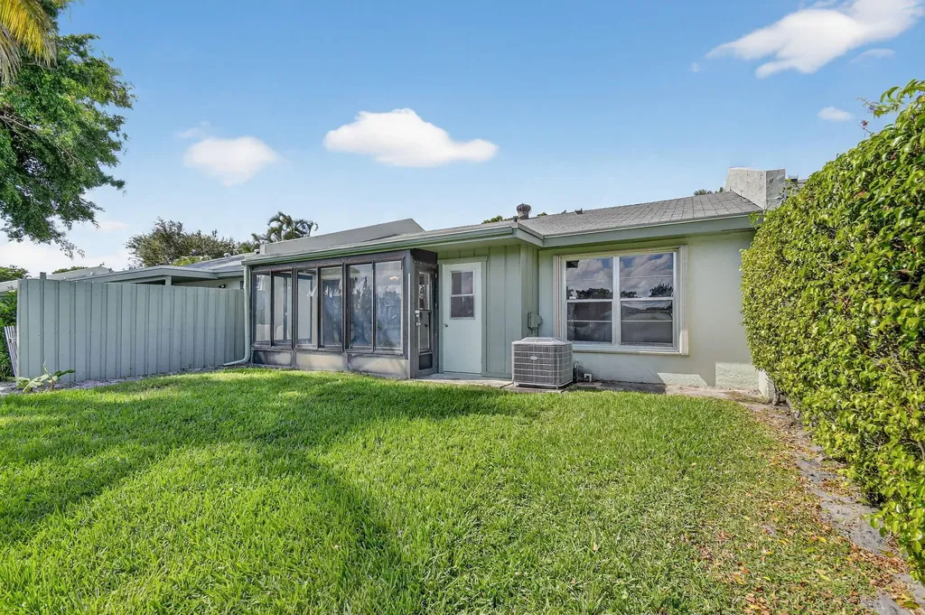 20 Camden Lane Boynton Beach FL 33426