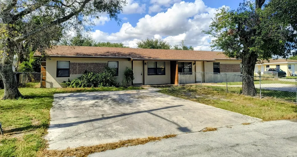 1115 N 16th Court Fort Pierce FL 34950