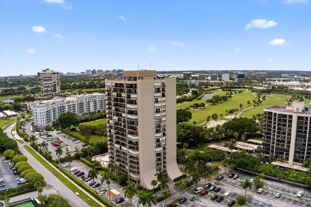 2425 Presidential Way West Palm Beach FL 33401