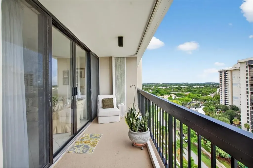2425 Presidential Way West Palm Beach FL 33401