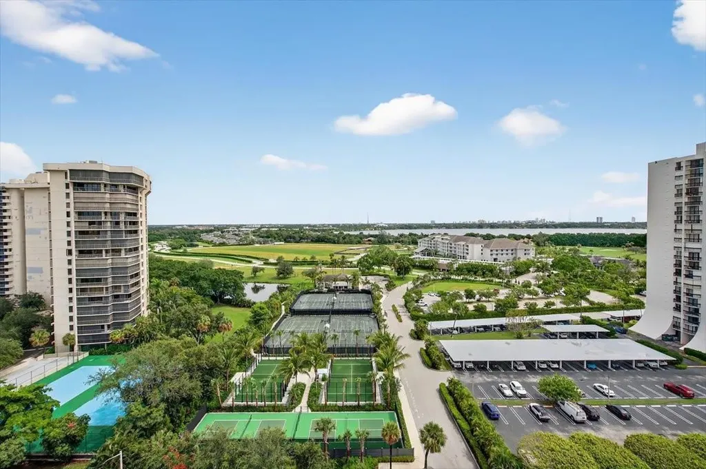 2425 Presidential Way West Palm Beach FL 33401