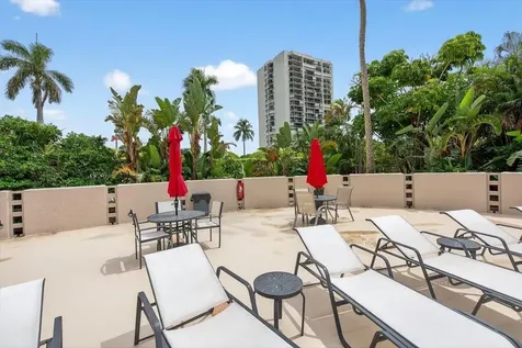 2425 Presidential Way West Palm Beach FL 33401