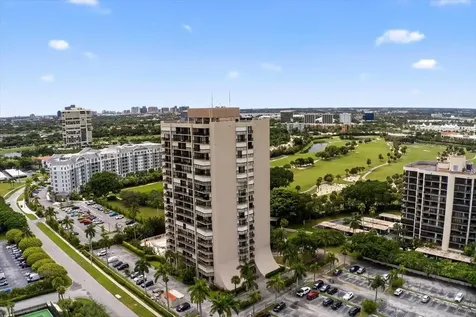 2425 Presidential Way West Palm Beach FL 33401