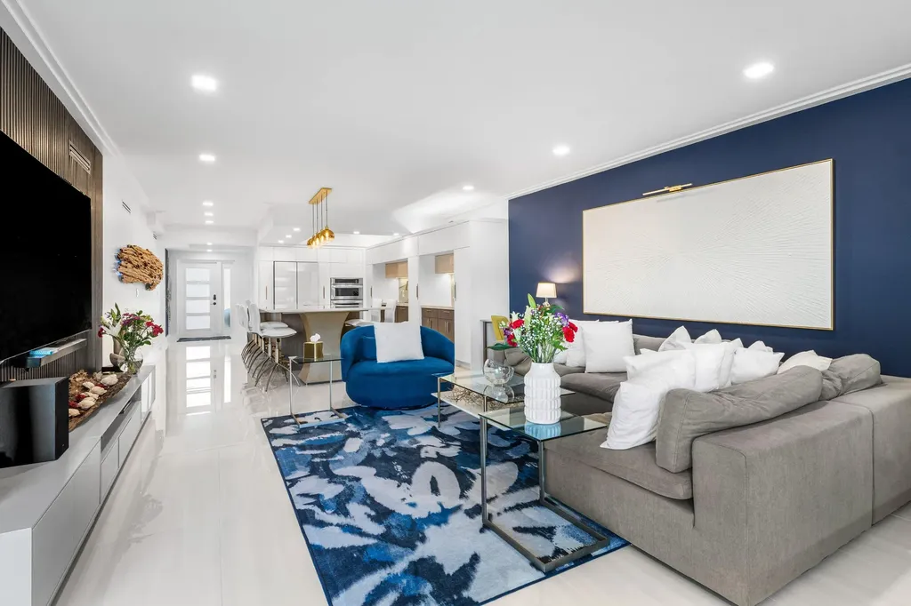 931 Palm Trail Delray Beach FL 33483
