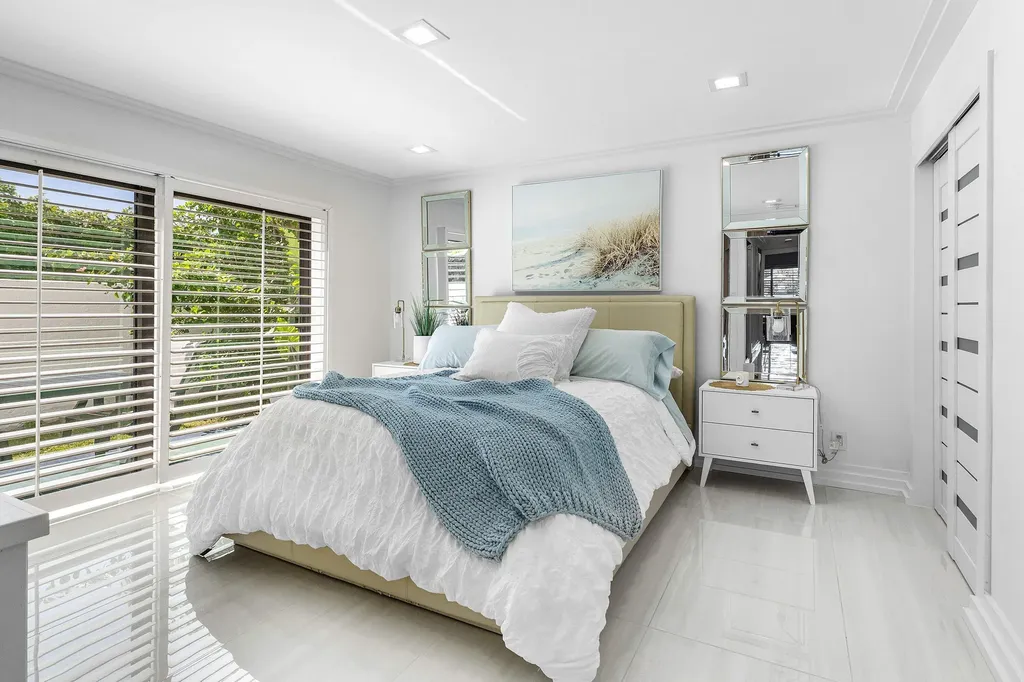 931 Palm Trail Delray Beach FL 33483