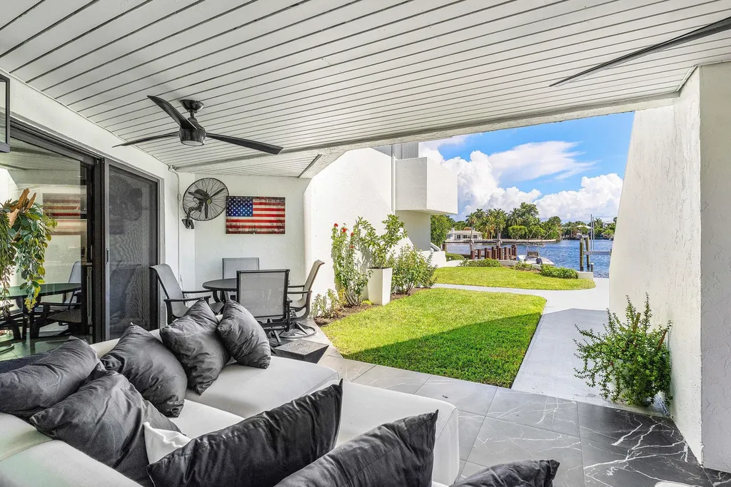 931 Palm Trail Delray Beach FL 33483