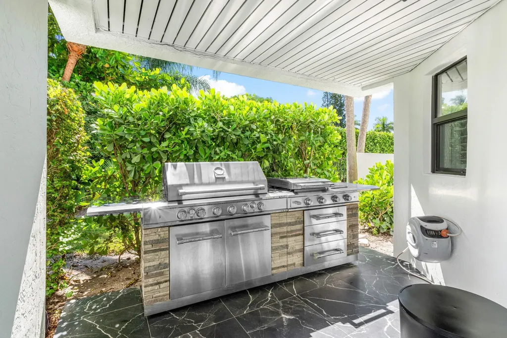 931 Palm Trail Delray Beach FL 33483