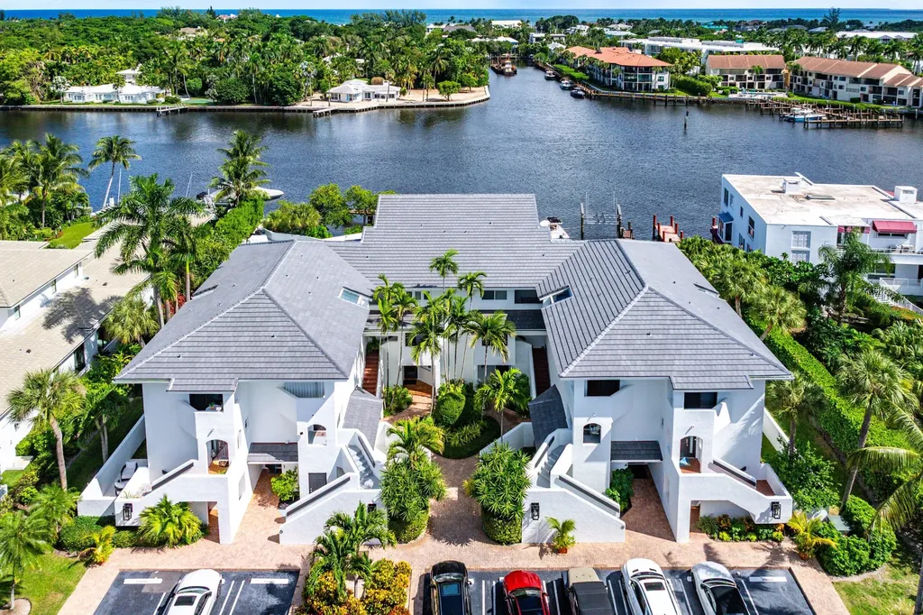 931 Palm Trail Delray Beach FL 33483