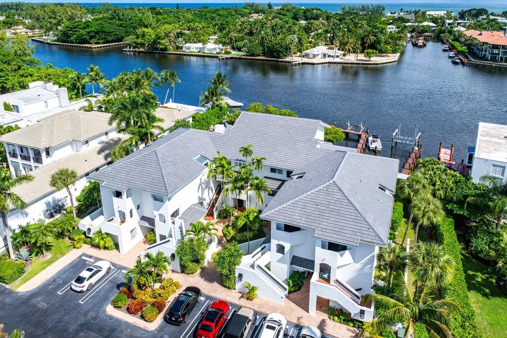 931 Palm Trail Delray Beach FL 33483