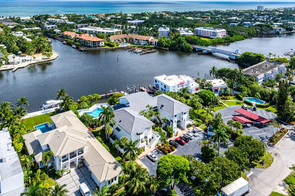 931 Palm Trail Delray Beach FL 33483