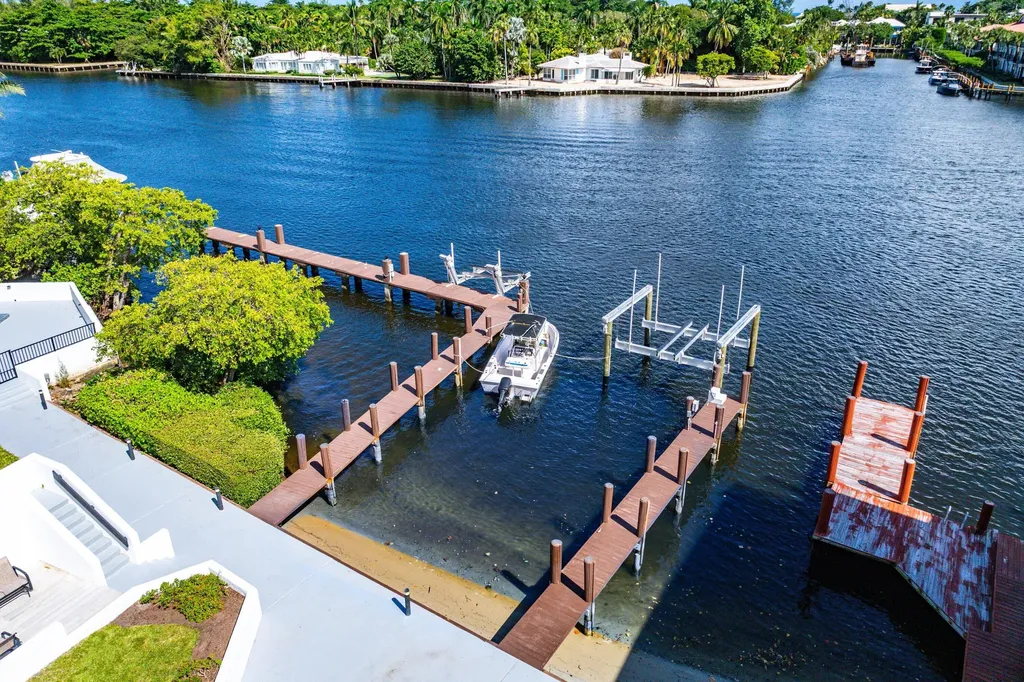 931 Palm Trail Delray Beach FL 33483