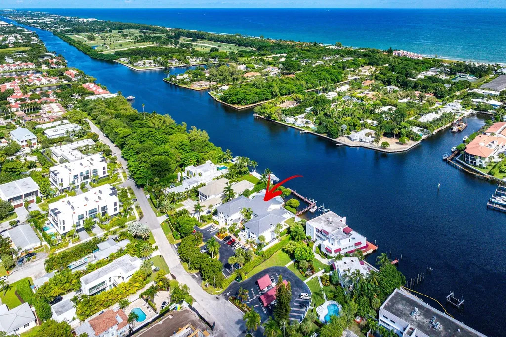 931 Palm Trail Delray Beach FL 33483