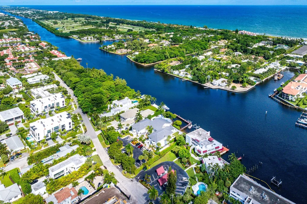 931 Palm Trail Delray Beach FL 33483