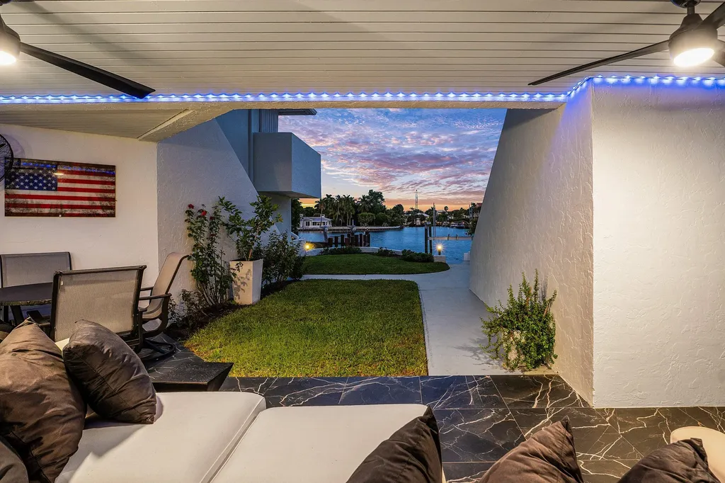 931 Palm Trail Delray Beach FL 33483
