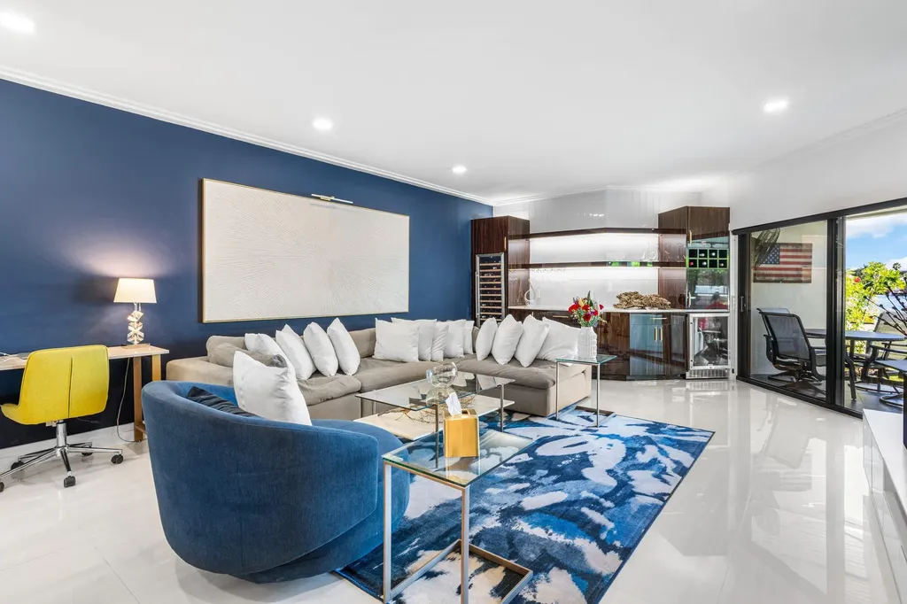 931 Palm Trail Delray Beach FL 33483