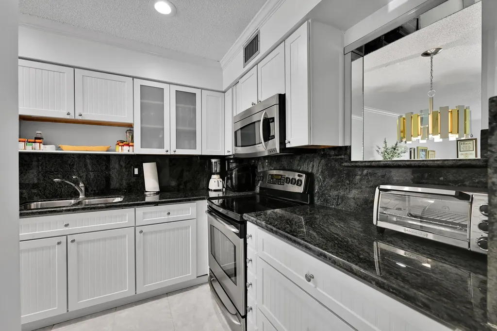 13791 Flora Place Delray Beach FL 33484