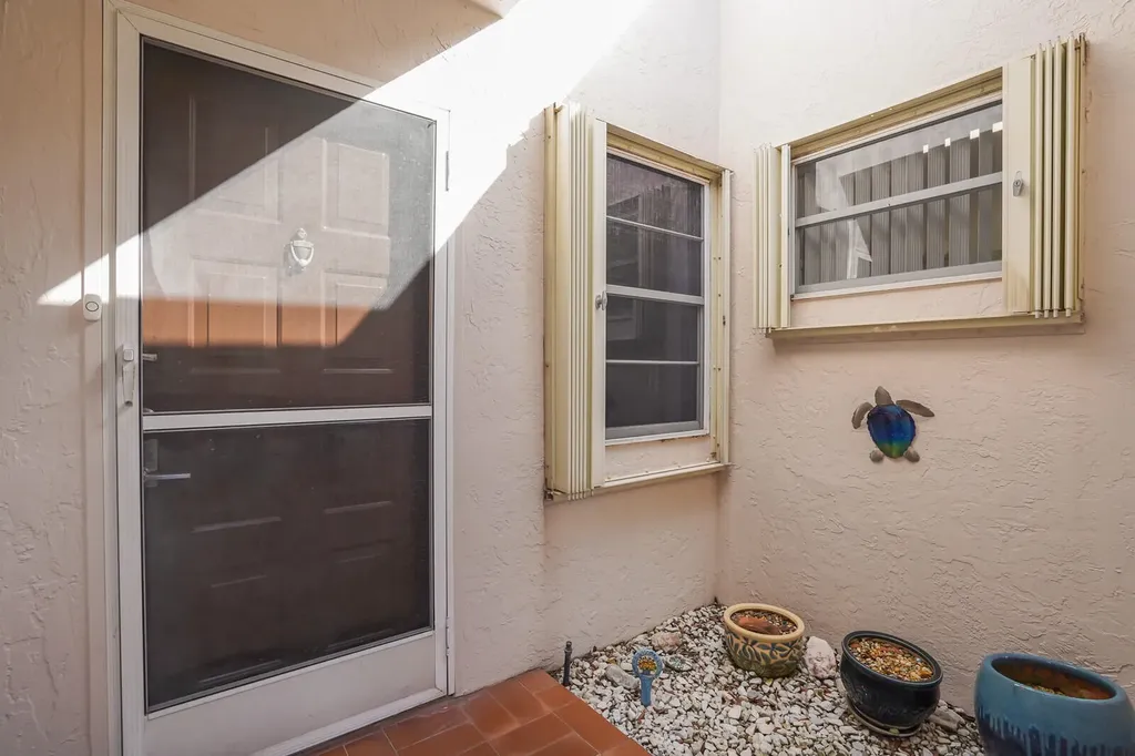 6099 Waldwick Circle Delray Beach FL 33484