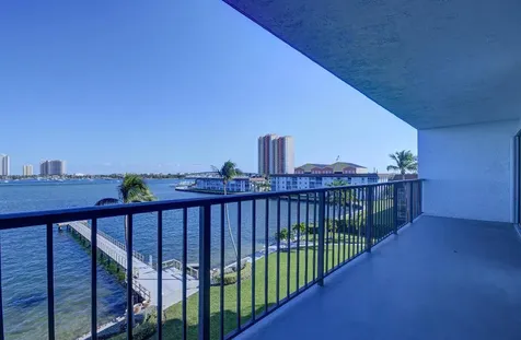 3040 Lake Shore Drive Riviera Beach FL 33404