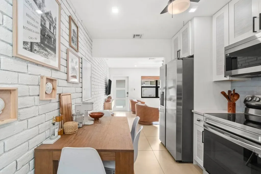 217 NE 11th Street Delray Beach FL 33444
