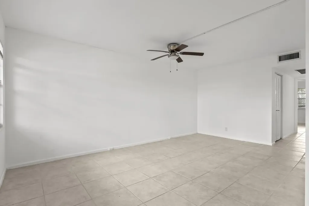 2044 Hythe C Boca Raton FL 33434