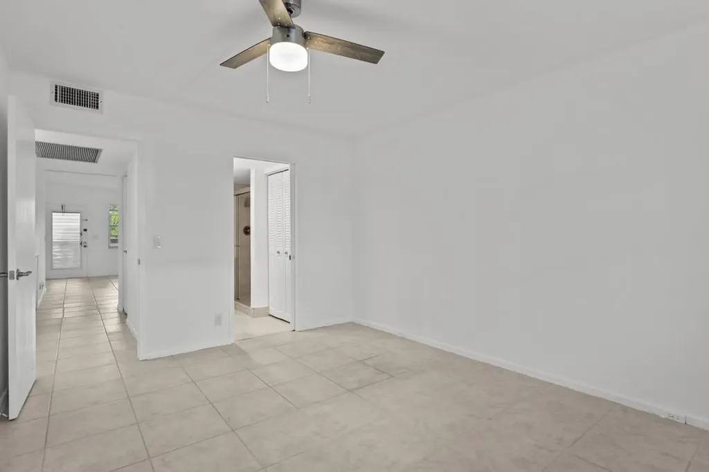 2044 Hythe C Boca Raton FL 33434
