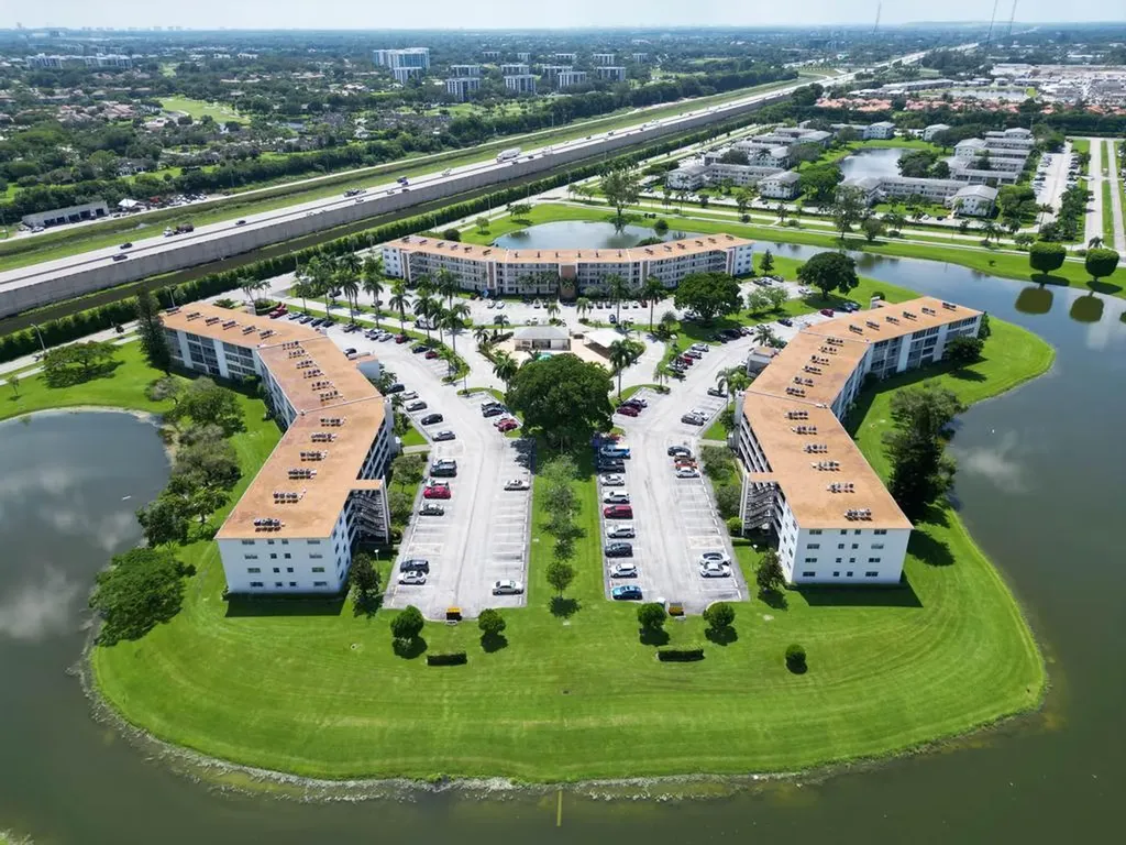2044 Hythe C Boca Raton FL 33434