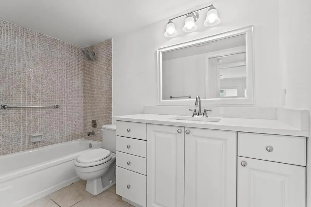 2044 Hythe C Boca Raton FL 33434