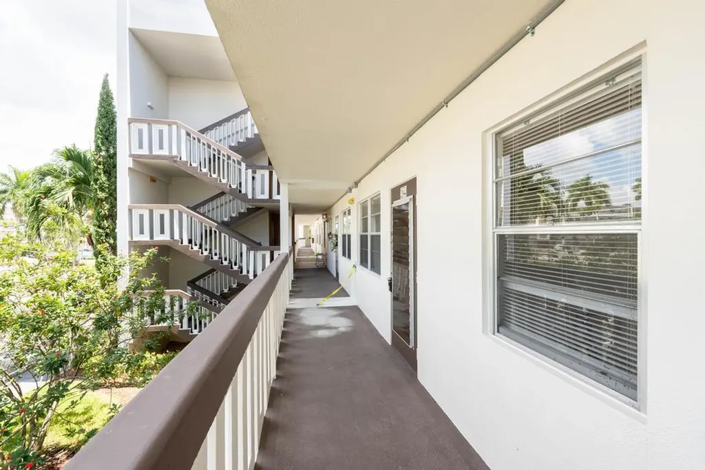 2044 Hythe C Boca Raton FL 33434