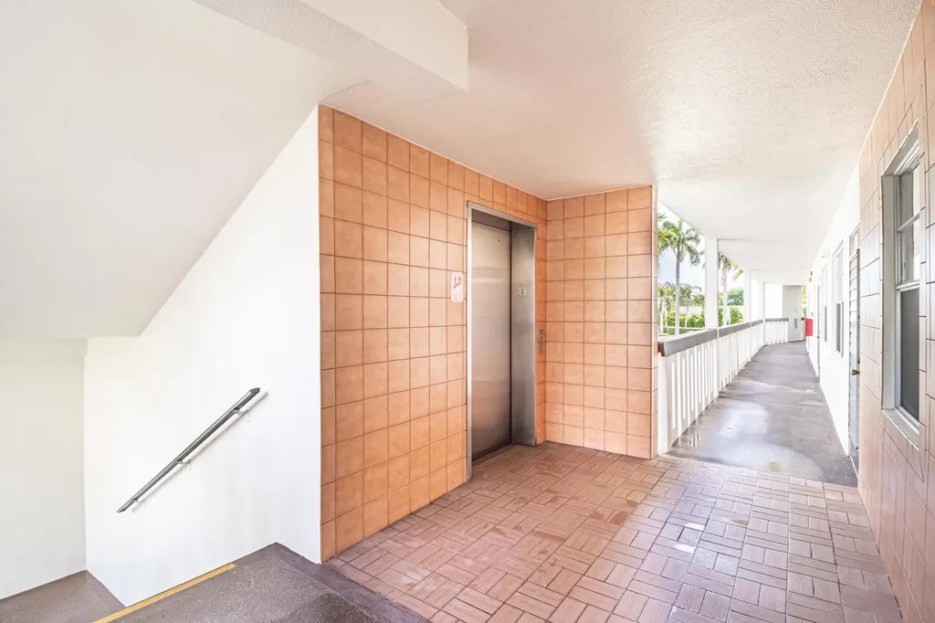 2044 Hythe C Boca Raton FL 33434
