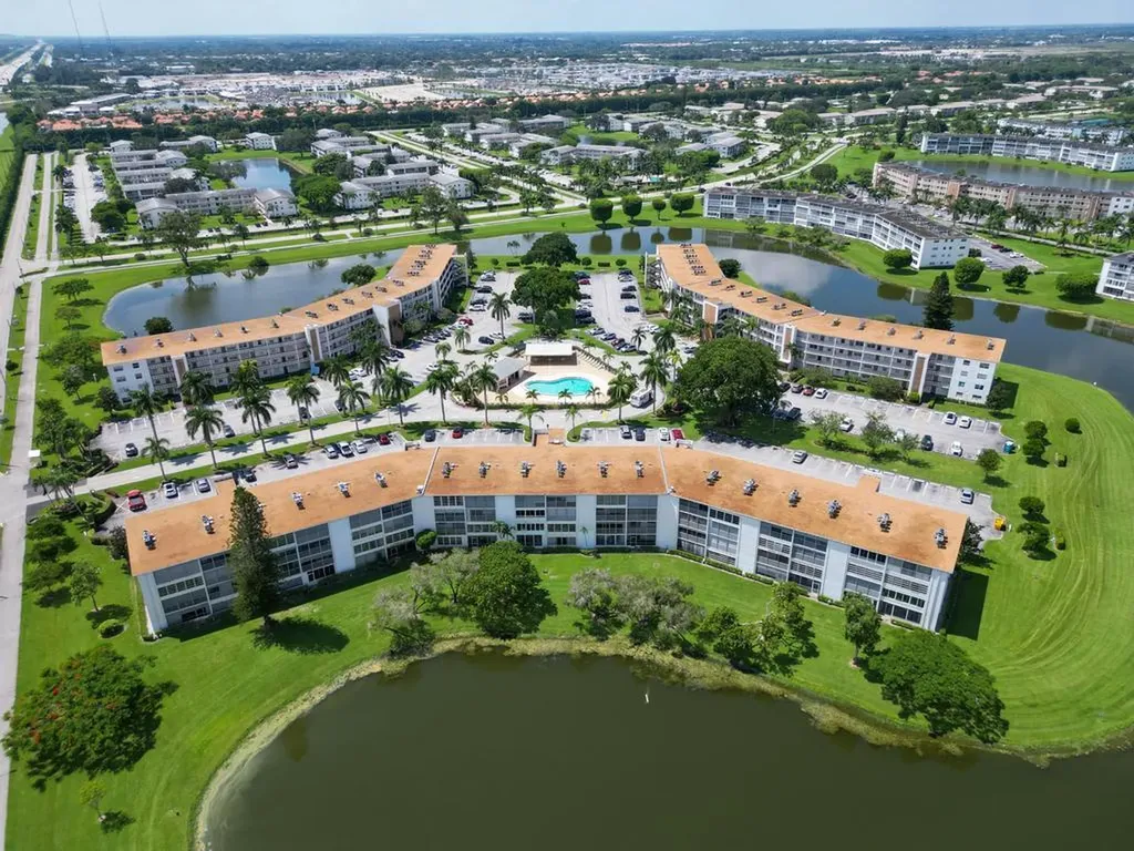 2044 Hythe C Boca Raton FL 33434