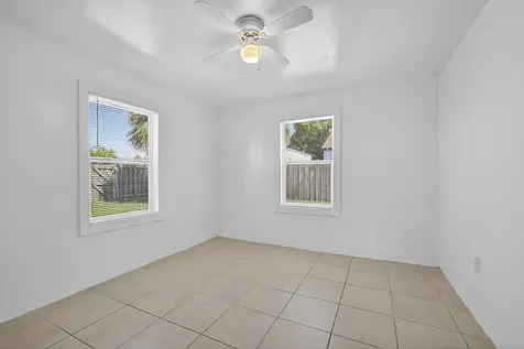 146 W 18th Street Riviera Beach FL 33404