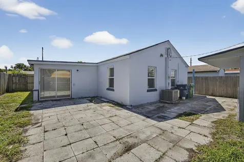 146 W 18th Street Riviera Beach FL 33404