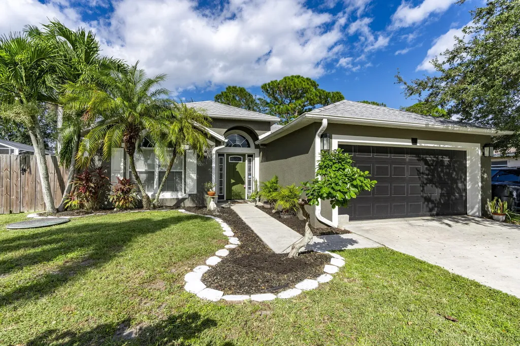 925 SW Nichols Terrace Port St Lucie FL 34953
