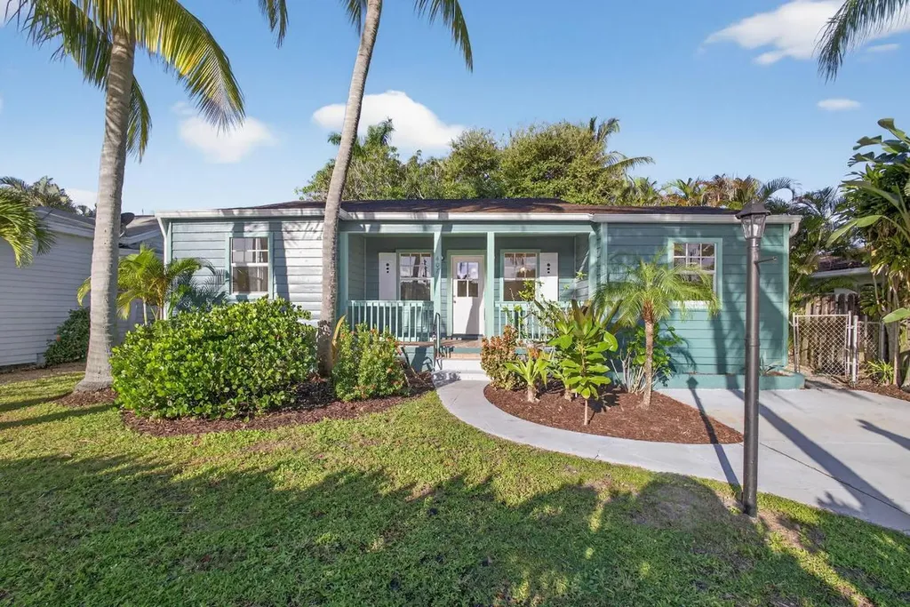 407 S Palmway Lake Worth Beach FL 33460