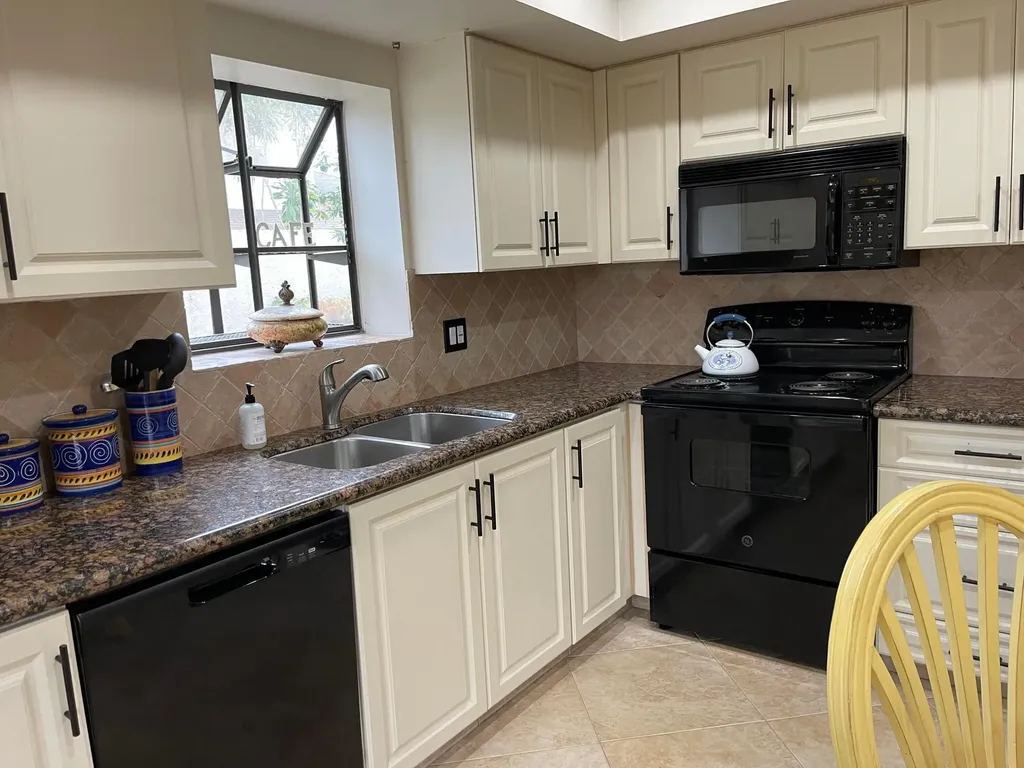 354 SW 28th Avenue Delray Beach FL 33445