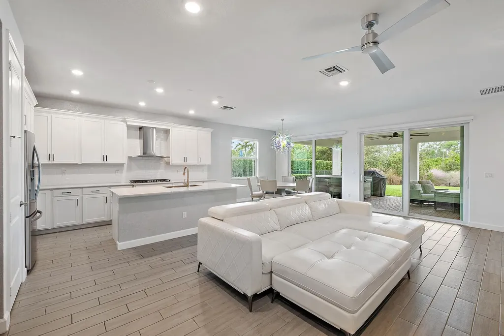 10616 Starling Way West Palm Beach FL 33412