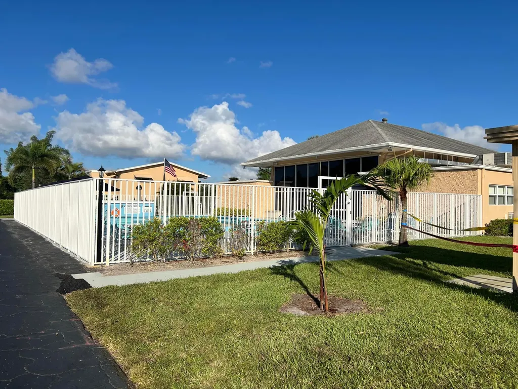 2161 NE 1st Court Boynton Beach FL 33435