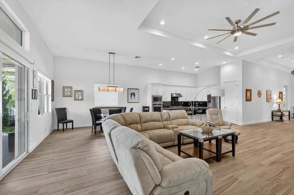 10033 Regency Way Palm Beach Gardens FL 33412