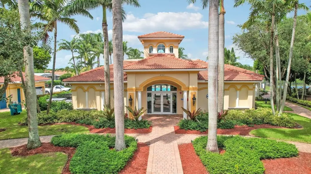2850 S Oasis Drive Boynton Beach FL 33426