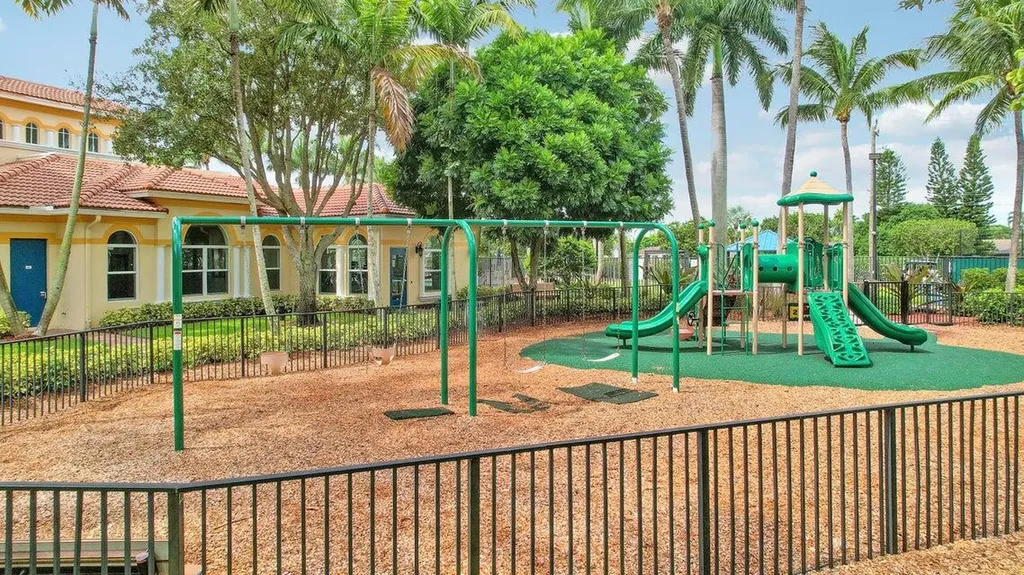 2850 S Oasis Drive Boynton Beach FL 33426